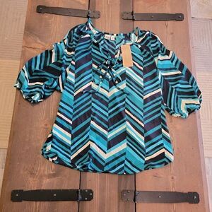 Francesca’s Cold Shoulder Top Size medium NWT